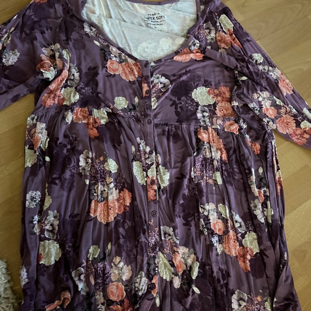 Torrid size 4 super soft 3/4 fit and flare shirt